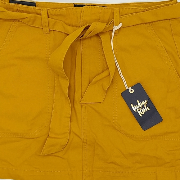 NWT Adorable mustard coloured skirt with tie - Picture 3 of 6